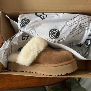 NEW Ugg Women's Disquette, Size 7 Chestnut
